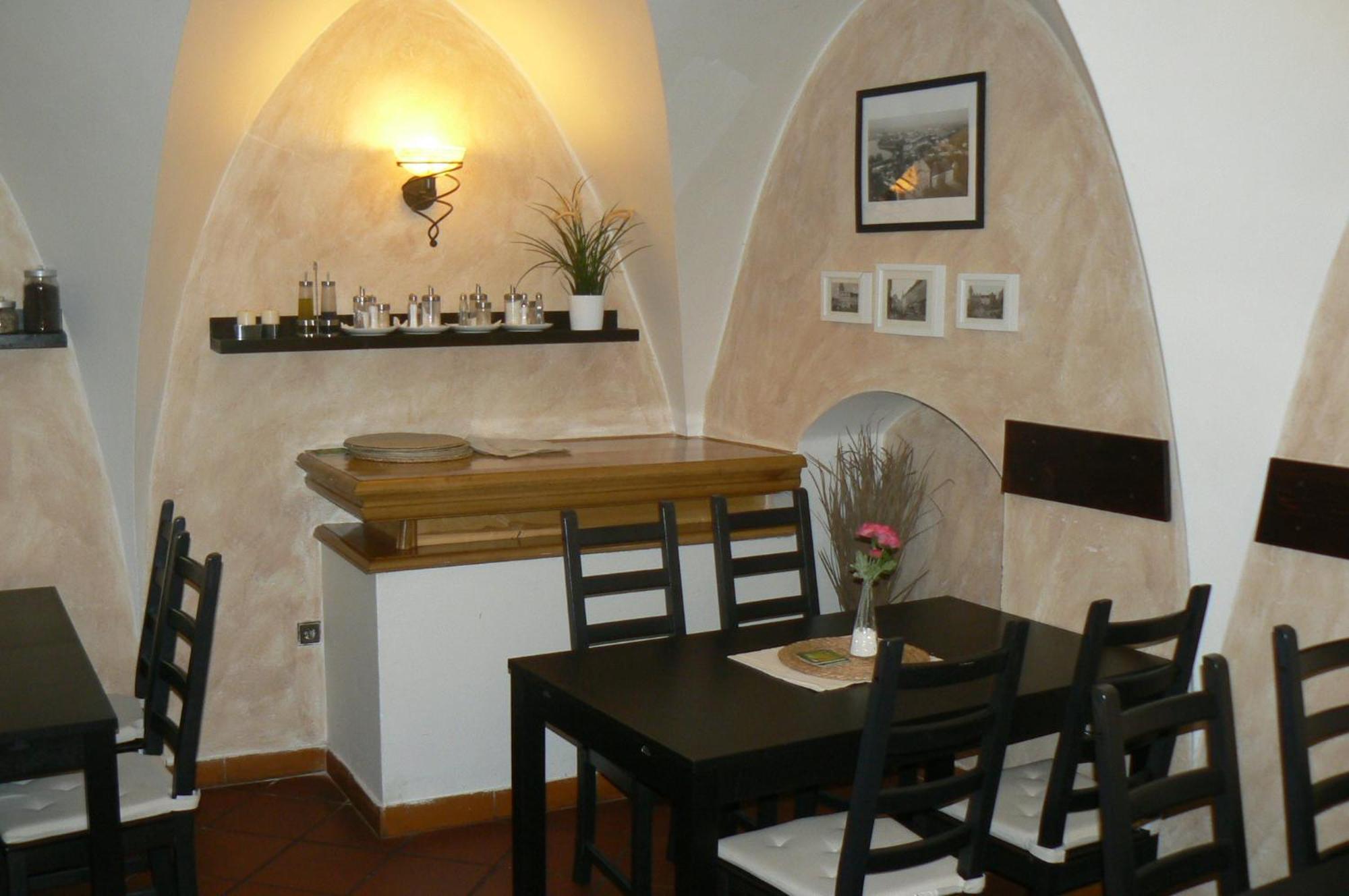 Penzion A Restaurace Modra Ruze ターボル エクステリア 写真